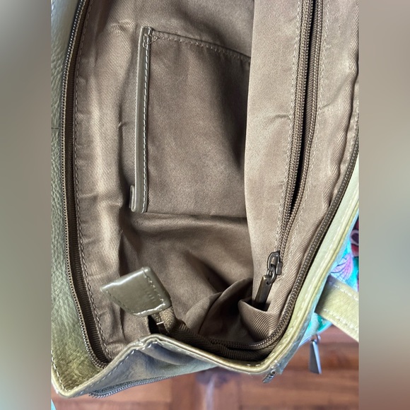 Beautiful Floral Hand Painted Shoulder Bag - Picture 4 of 12